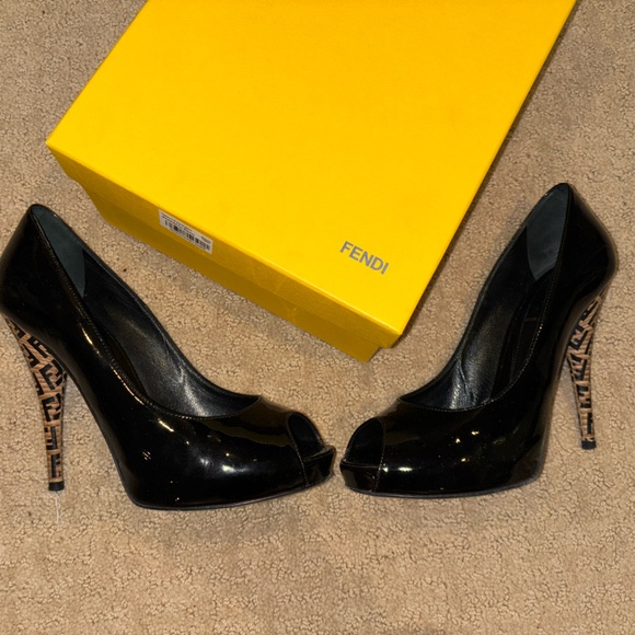Authentic Fendi Black Patent Leather Spuntata Vernice Peep Toe Platform Pumps - Picture 2 of 8
